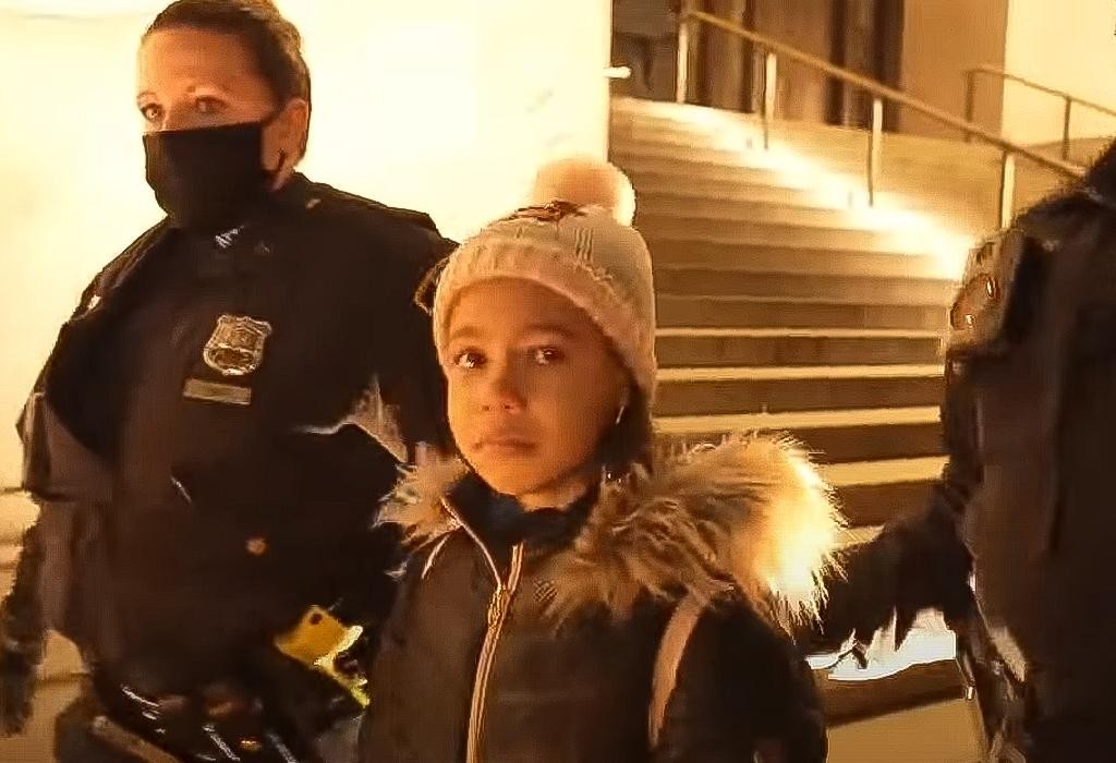 Read more about the article Policija u New Yorku uhitila uplakanu 9-godišnju djevojčicu jer nije imala Covid potvrdu