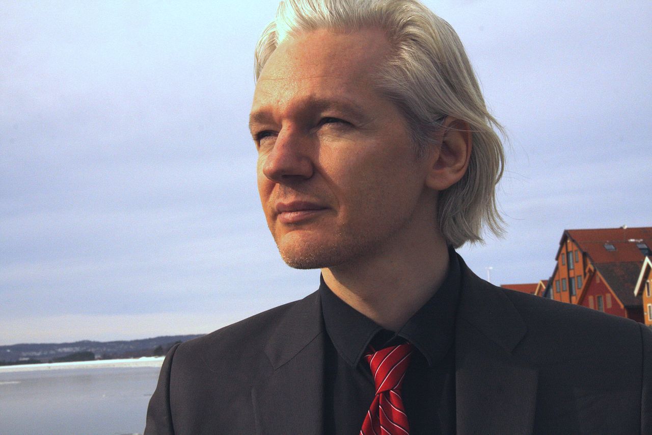 Read more about the article Assangeova supruga Stella Morris: Julian razmišlja o samoubojstvu