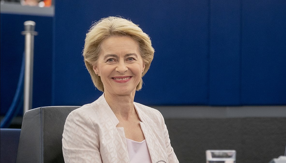 Read more about the article Predsjednica EK, Ursula von der Leyen ima plaću sedam tisuća kuna dnevno, pa ne mora brinuti zbog poskupljenja goriva, struje i plina