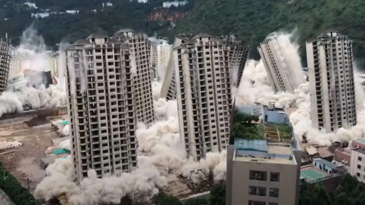 Read more about the article U svega nekoliko sekundi neboderi u Kini su se srušili i pretvorili u prah
