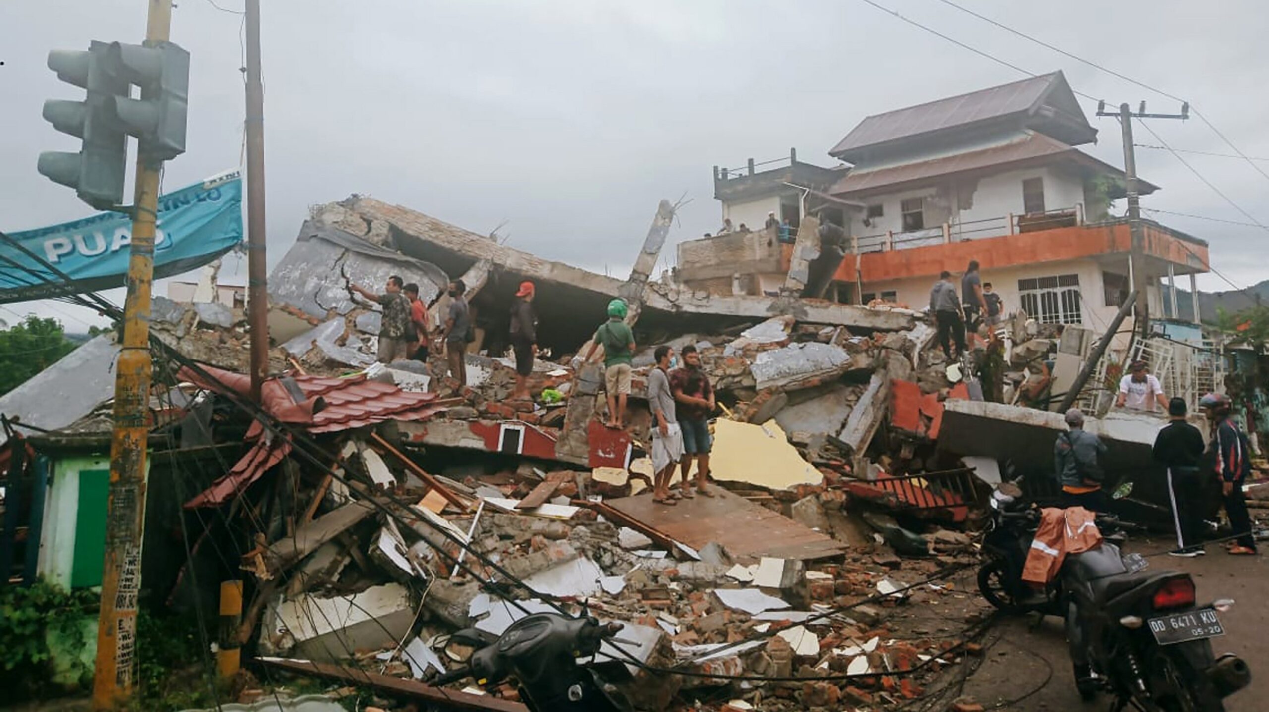 Read more about the article Indonezija: U potresu magnitude 5,6 po Richteru poginule su najmanje 162 osobe