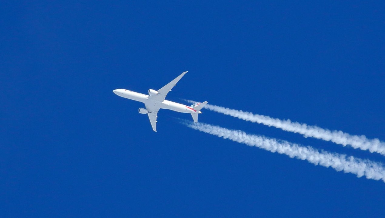 Read more about the article Dugotrajni bijeli tragovi koji nastaju preletom zrakoplova, nisu nimalo bezazlena pojava