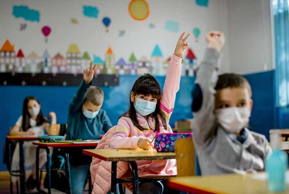 Read more about the article Covid teror se vraća: Sve više škola u Austriji vraća obvezno nošenje maski za djecu