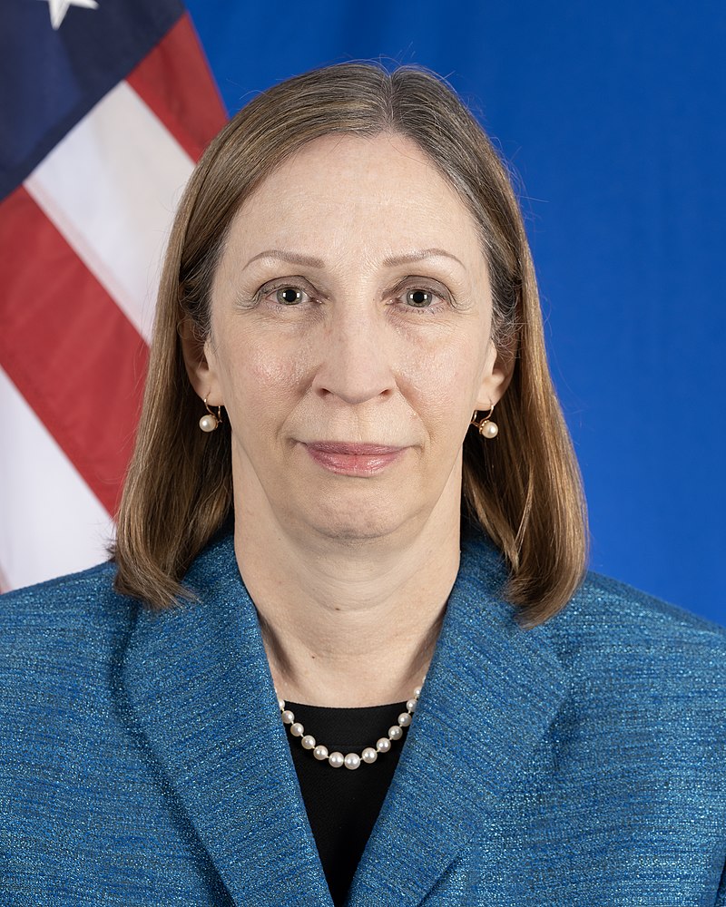 Read more about the article Američka veleposlanica Lynn Tracy dočekana antiameričkim sloganima ispred ruskog ministarstva vanjskih poslova