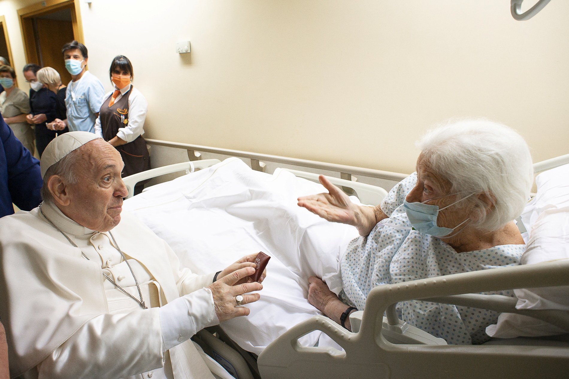 Read more about the article Papa Franjo hitno hospitaliziran zbog navodne respiratorne infekcije