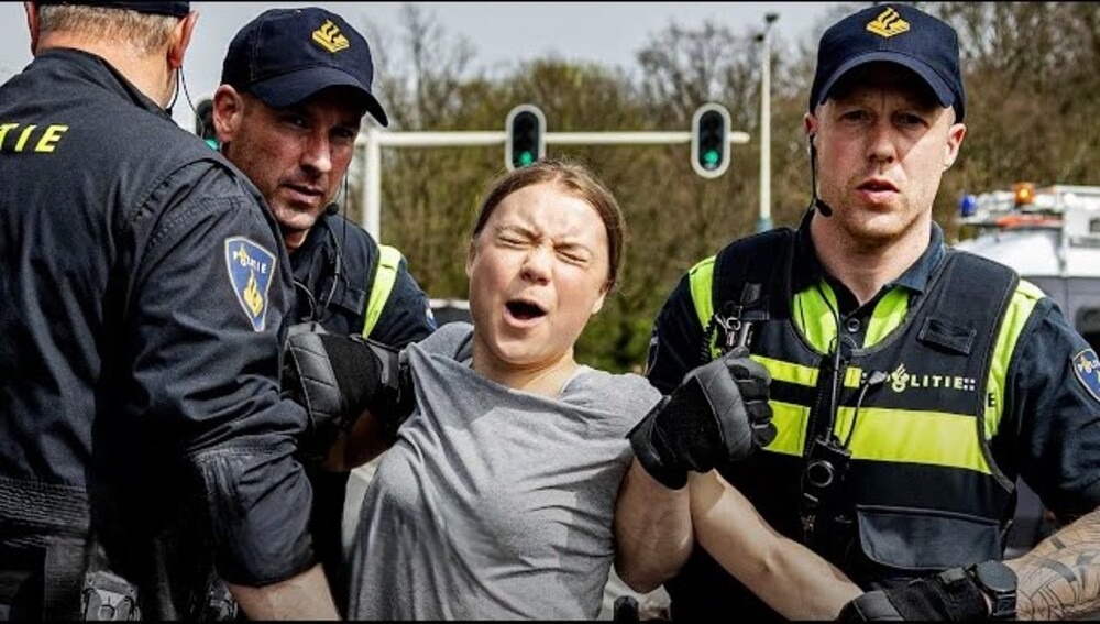 Read more about the article Nizozemska policija uhitila je Gretu Thunberg dva puta u jednom danu